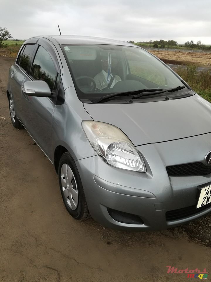 2008' Toyota Vitz photo #1