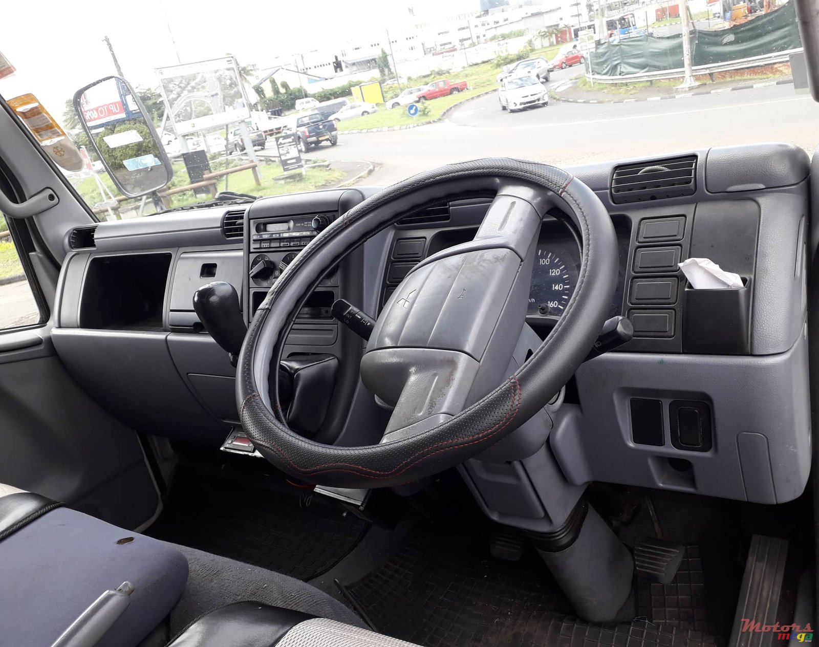 2012' Mitsubishi canter photo #3