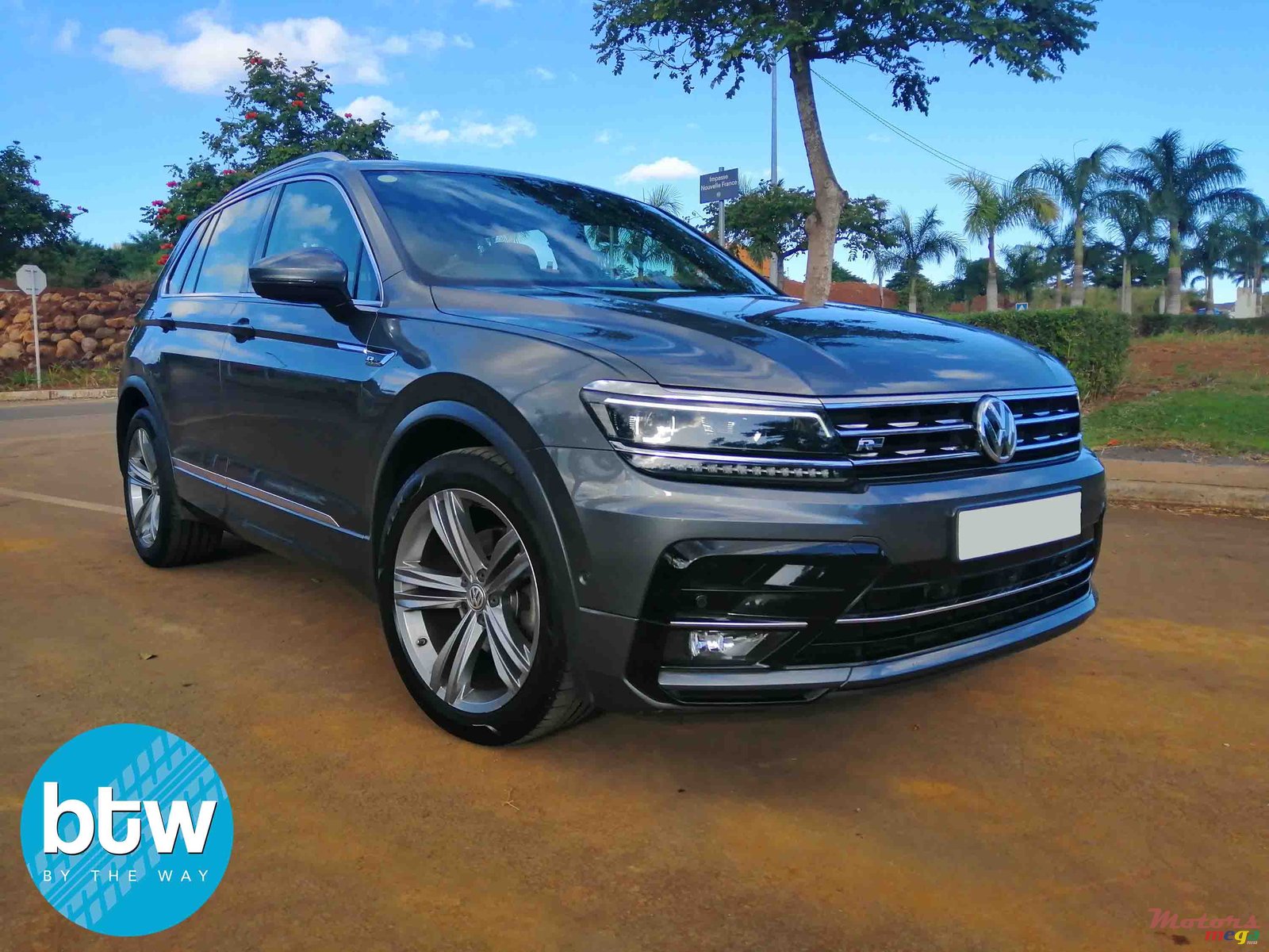 2017' Volkswagen Tiguan photo #1