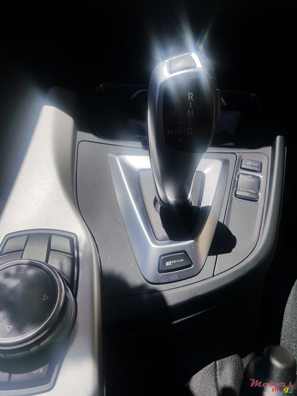 2017' BMW 3 Series 330e photo #6