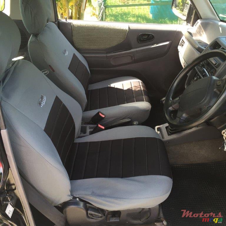 1996' Mitsubishi Pajero Junior ZR-II photo #4