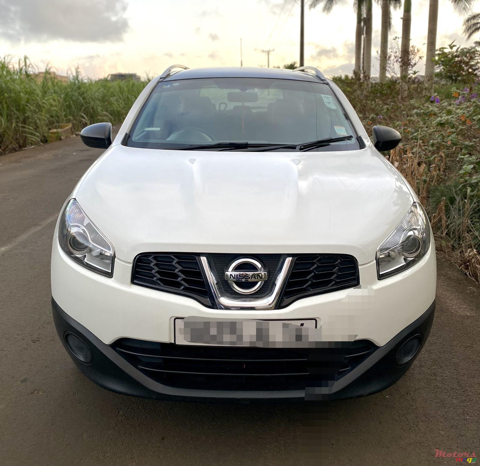 2014&#x27; Nissan Qashqai+2 Panoramic photo #2