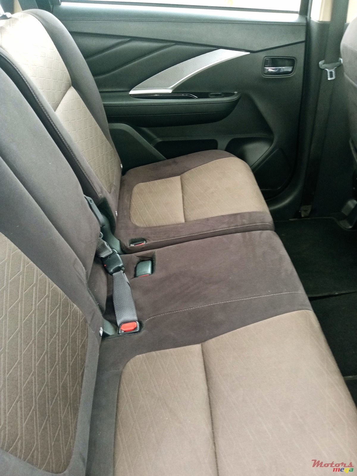 2022' Mitsubishi Outlander XL 0 photo #6