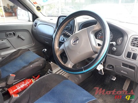 2010' Nissan Navara 4X2 photo #6