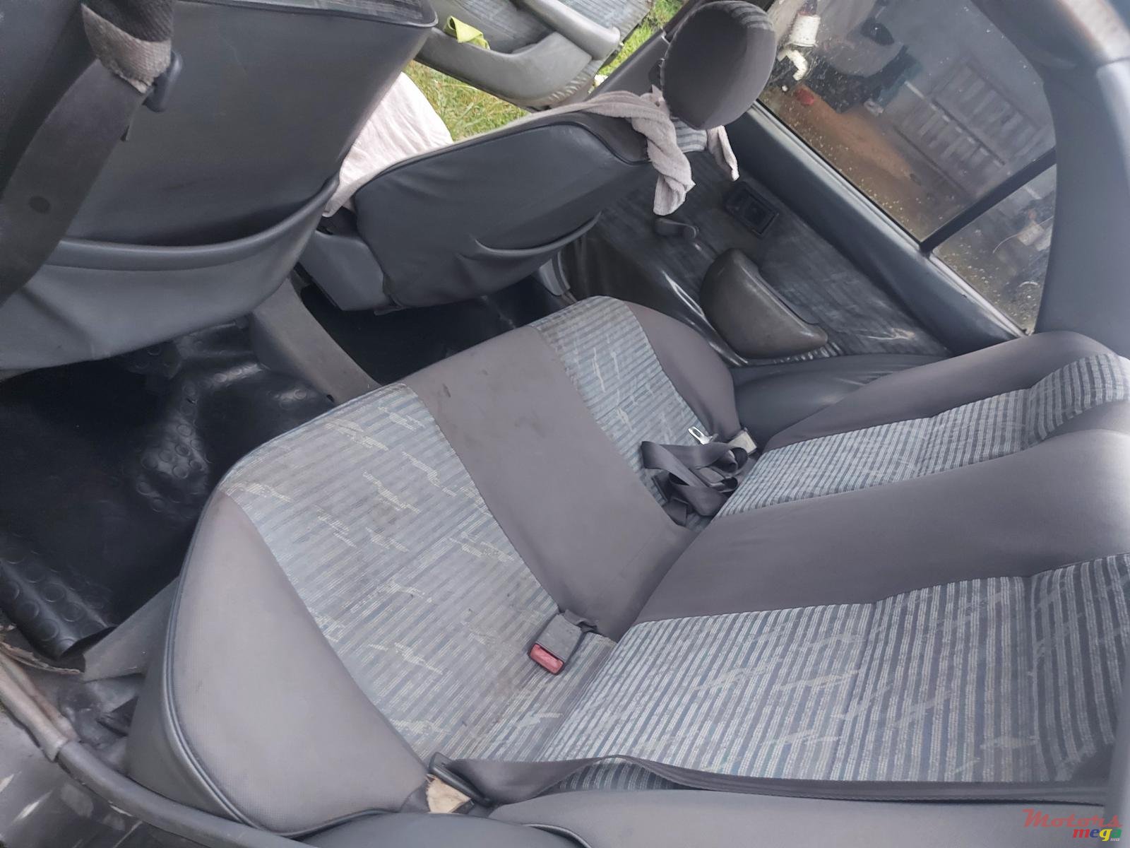 2001' Toyota soluna photo #2