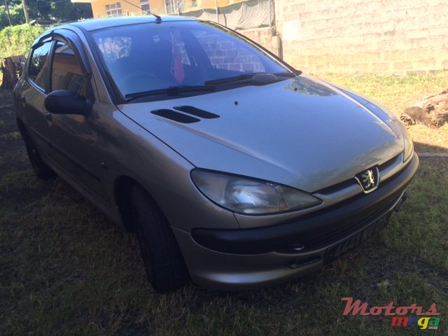 2001' Peugeot 206 photo #2