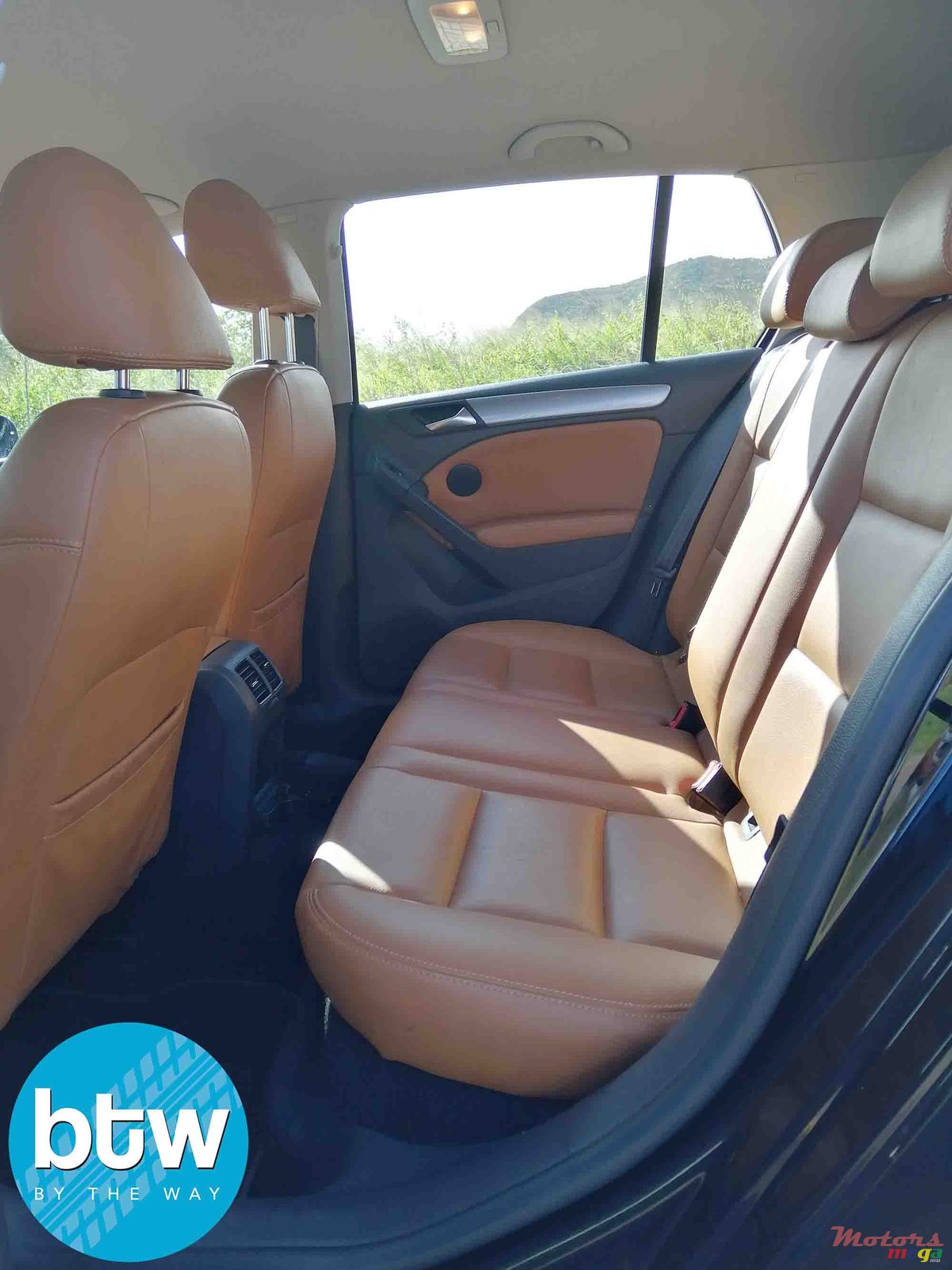 2011' Volkswagen Golf 1.6 Automatic photo #3