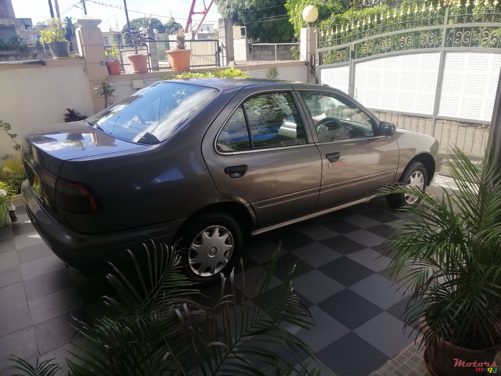 2000' Nissan Sunny photo #5