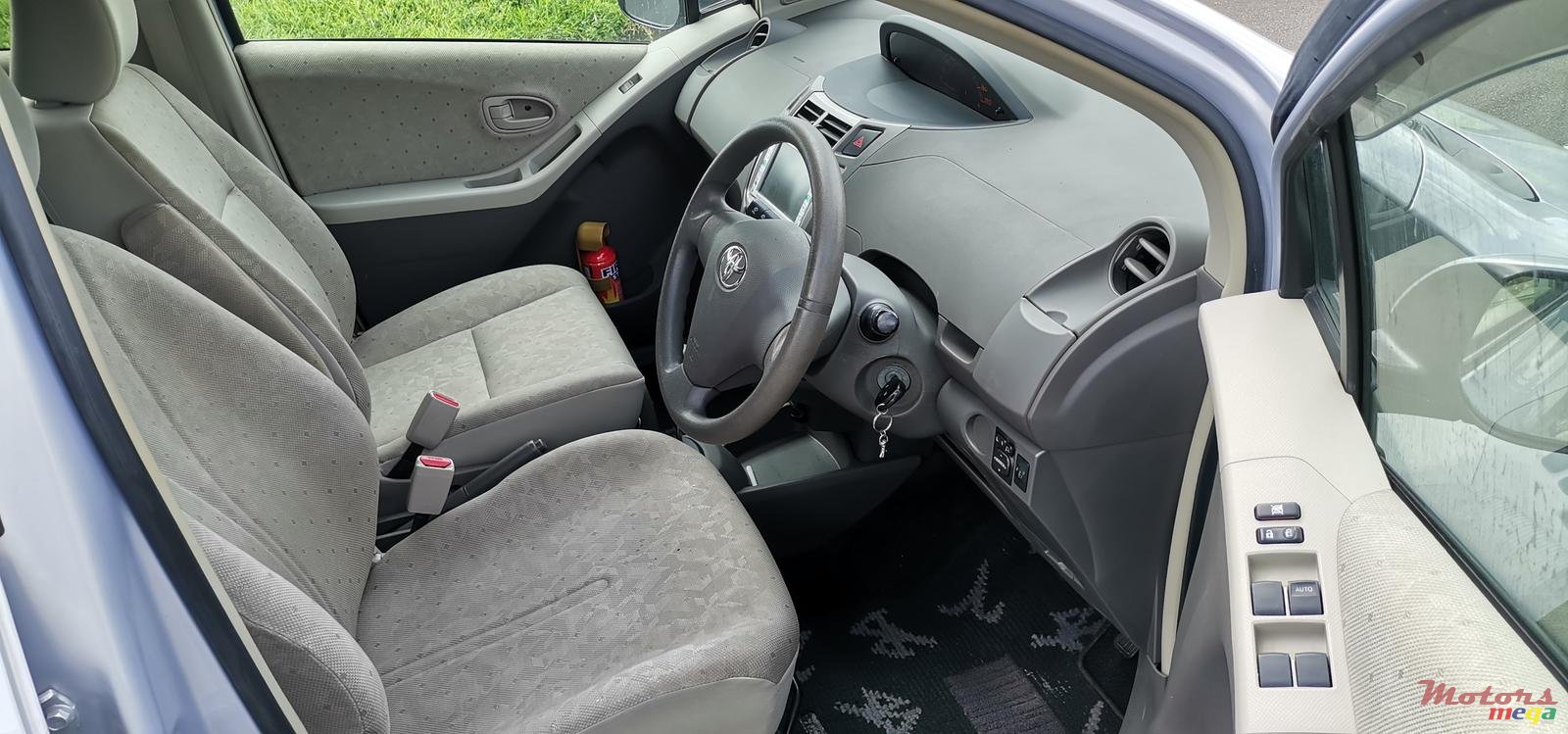 2008' Toyota Vitz 1.3 photo #3