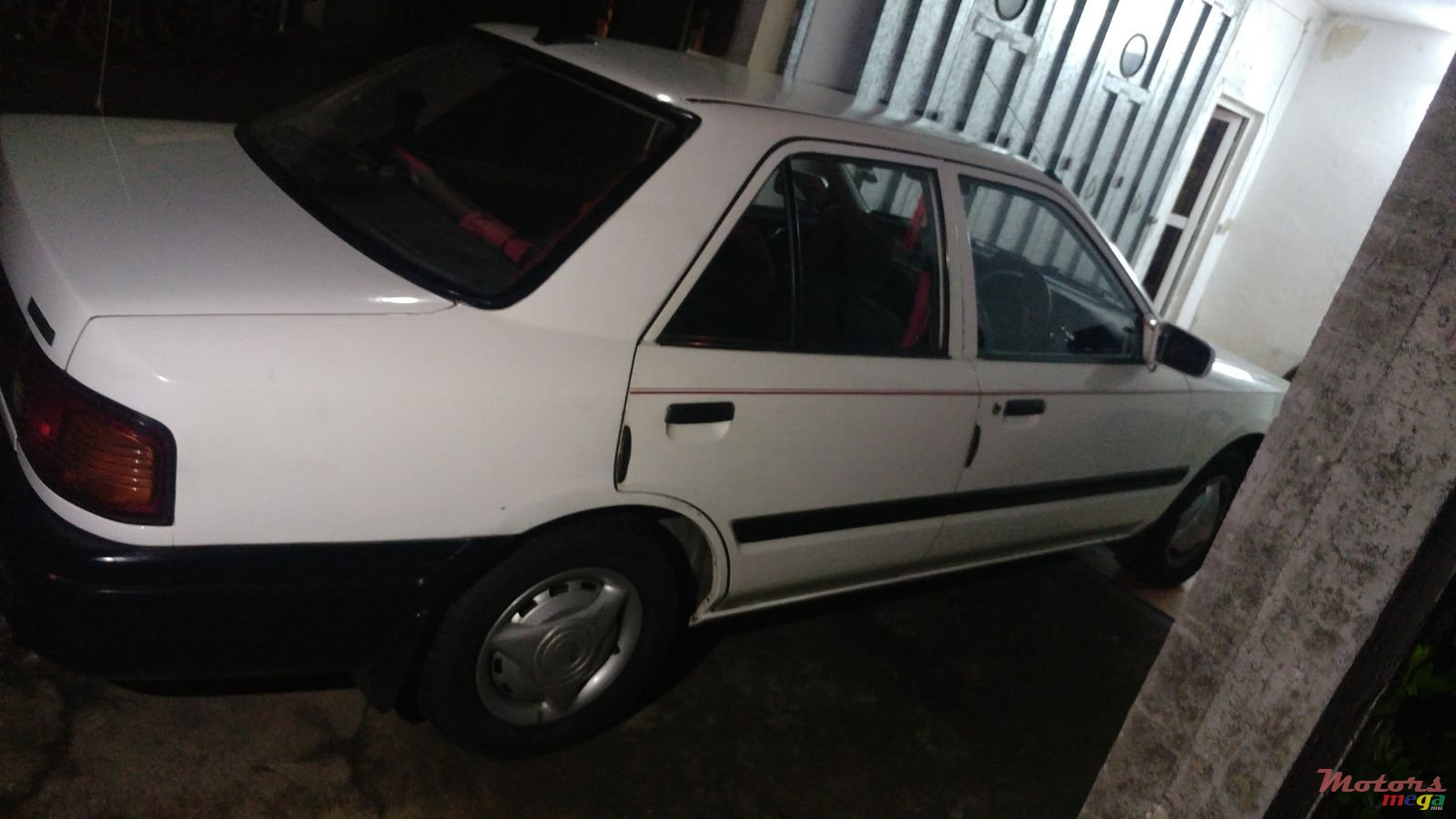 1992' Mazda 323 photo #2