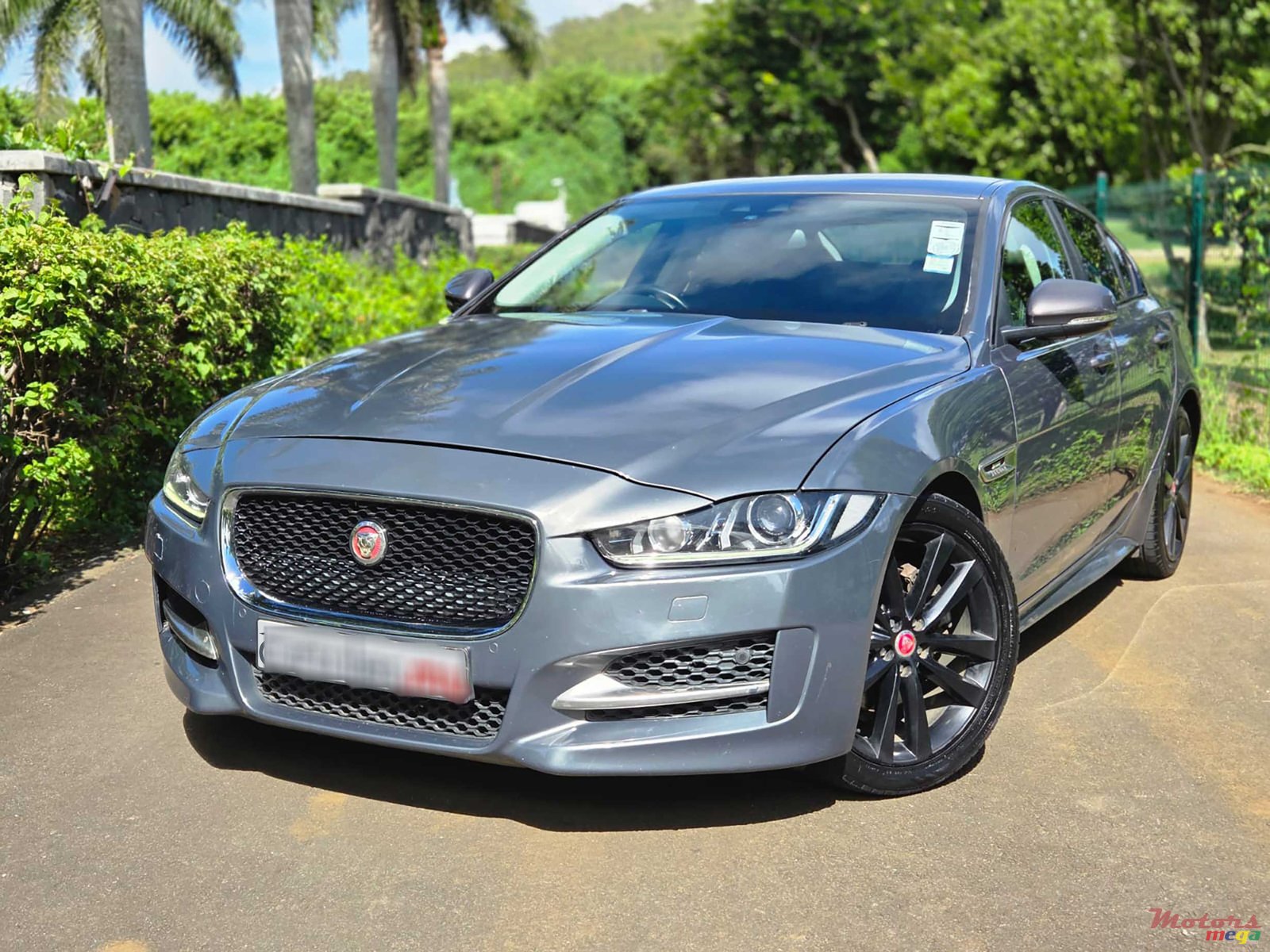 2017' Jaguar XE 20d R-Sport photo #1