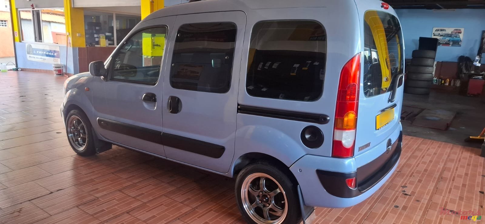 2005' Renault photo #3