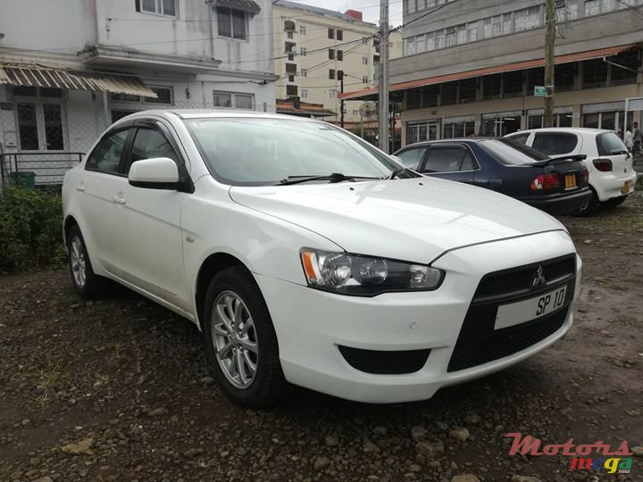 2010' Mitsubishi Lancer X EX photo #3