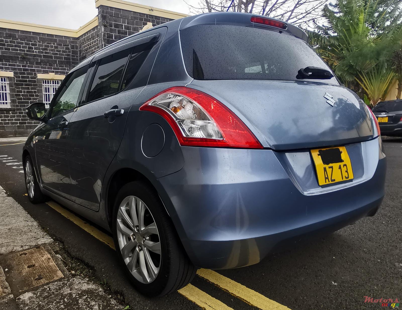 2013' Suzuki Swift photo #3