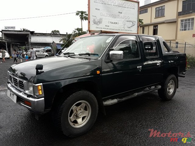 1993' Nissan 4x4 photo #1