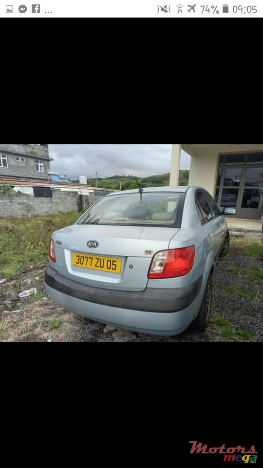 2005' Kia Rio photo #2