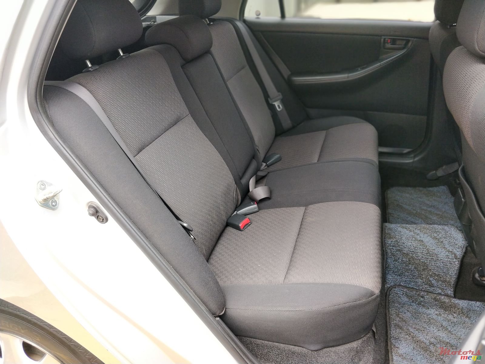 2003' Toyota RunX photo #7