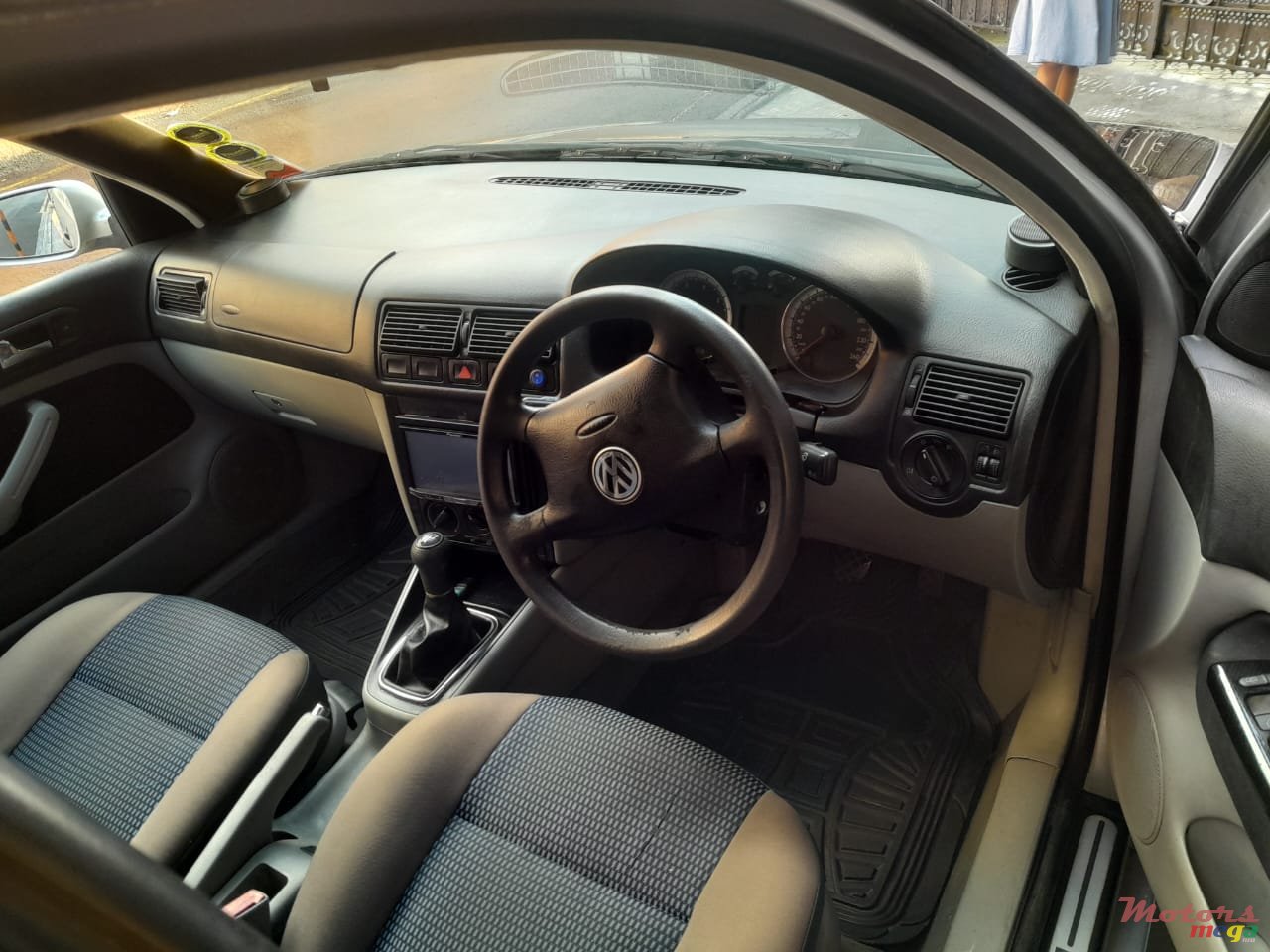 2002' Volkswagen Golf IV photo #2