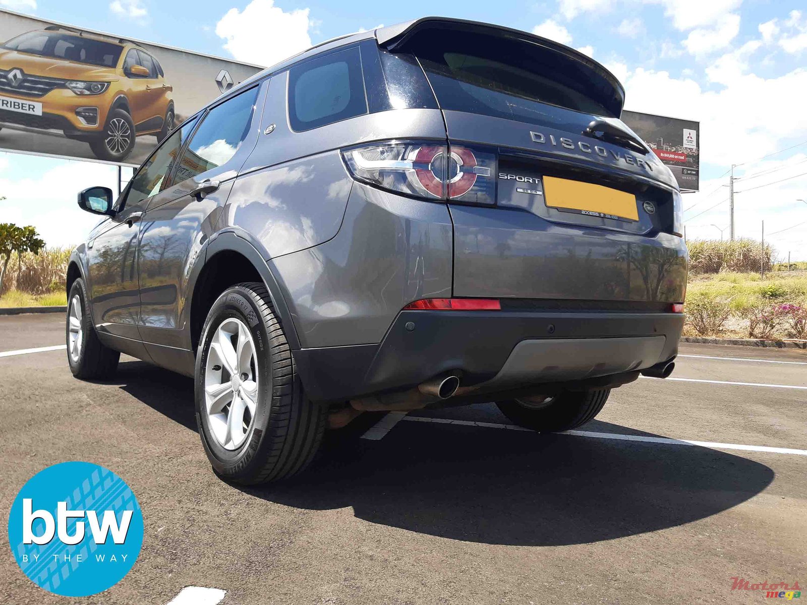 2015' Land Rover Discovery photo #3