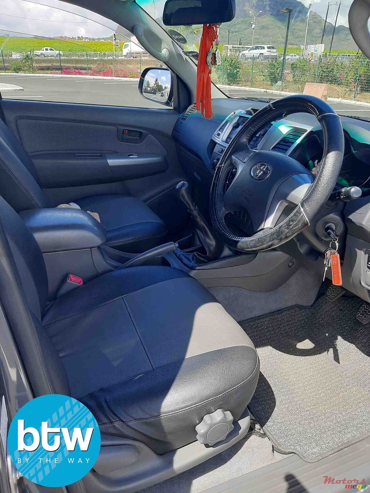 2013' Toyota Hilux photo #6