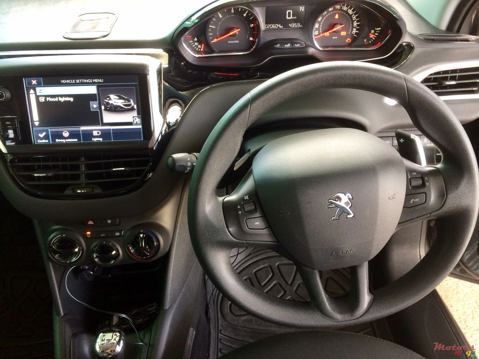 2016' Peugeot 208 1.4 e-HDi Active photo #5