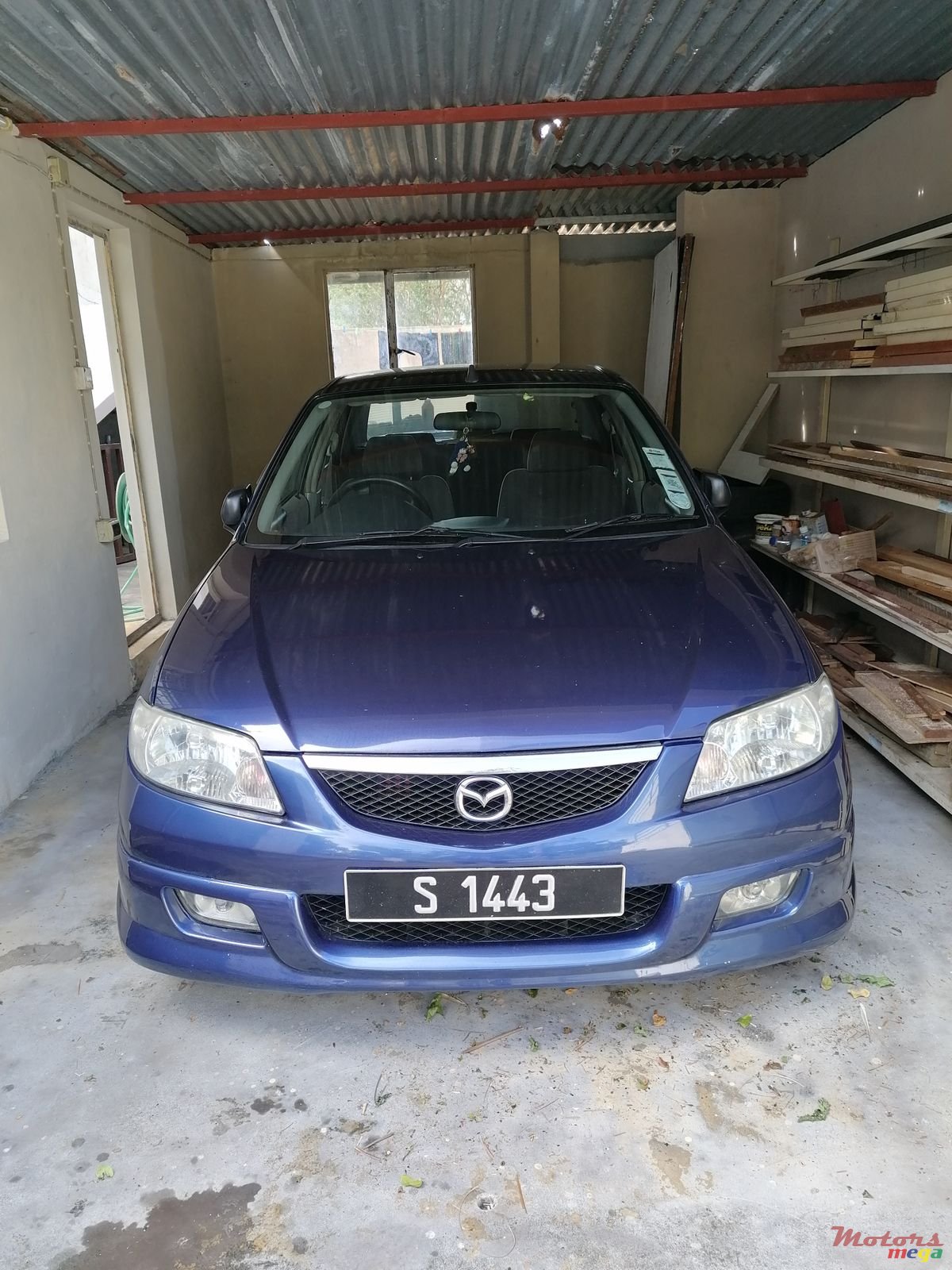 2002' Mazda 323 photo #2