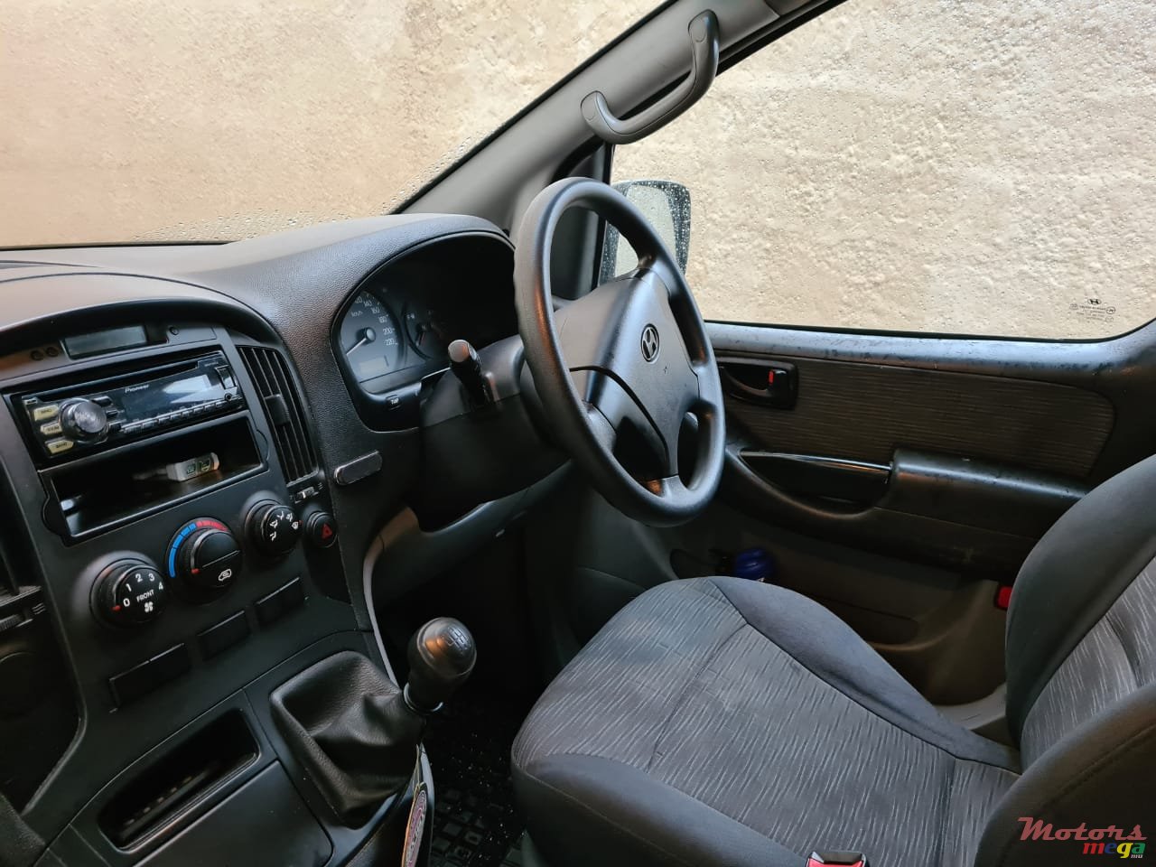 2015' Hyundai H-1 photo #4