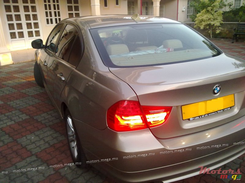 2011' BMW 3 Series photo #1