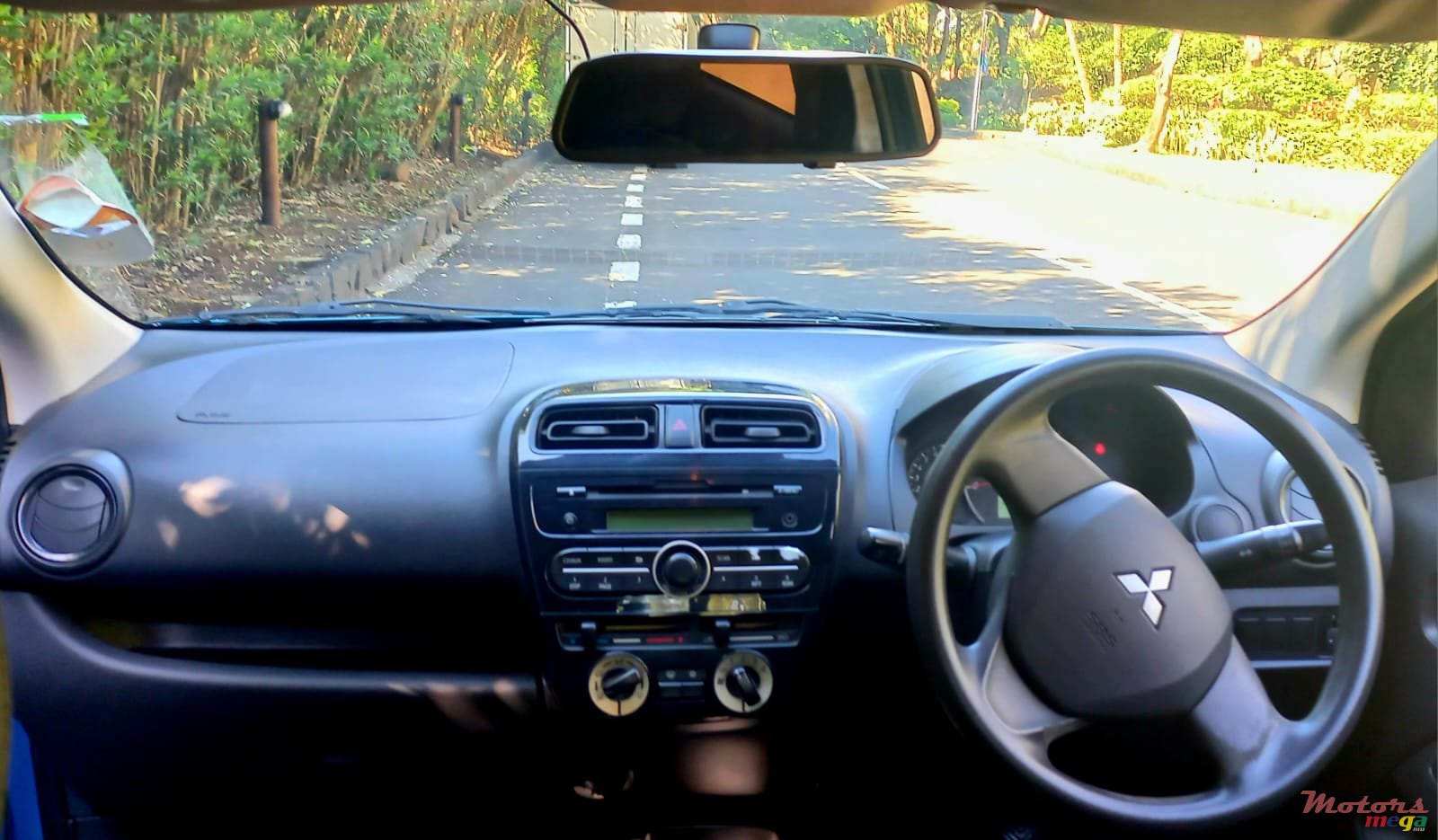 2015' Mitsubishi photo #3