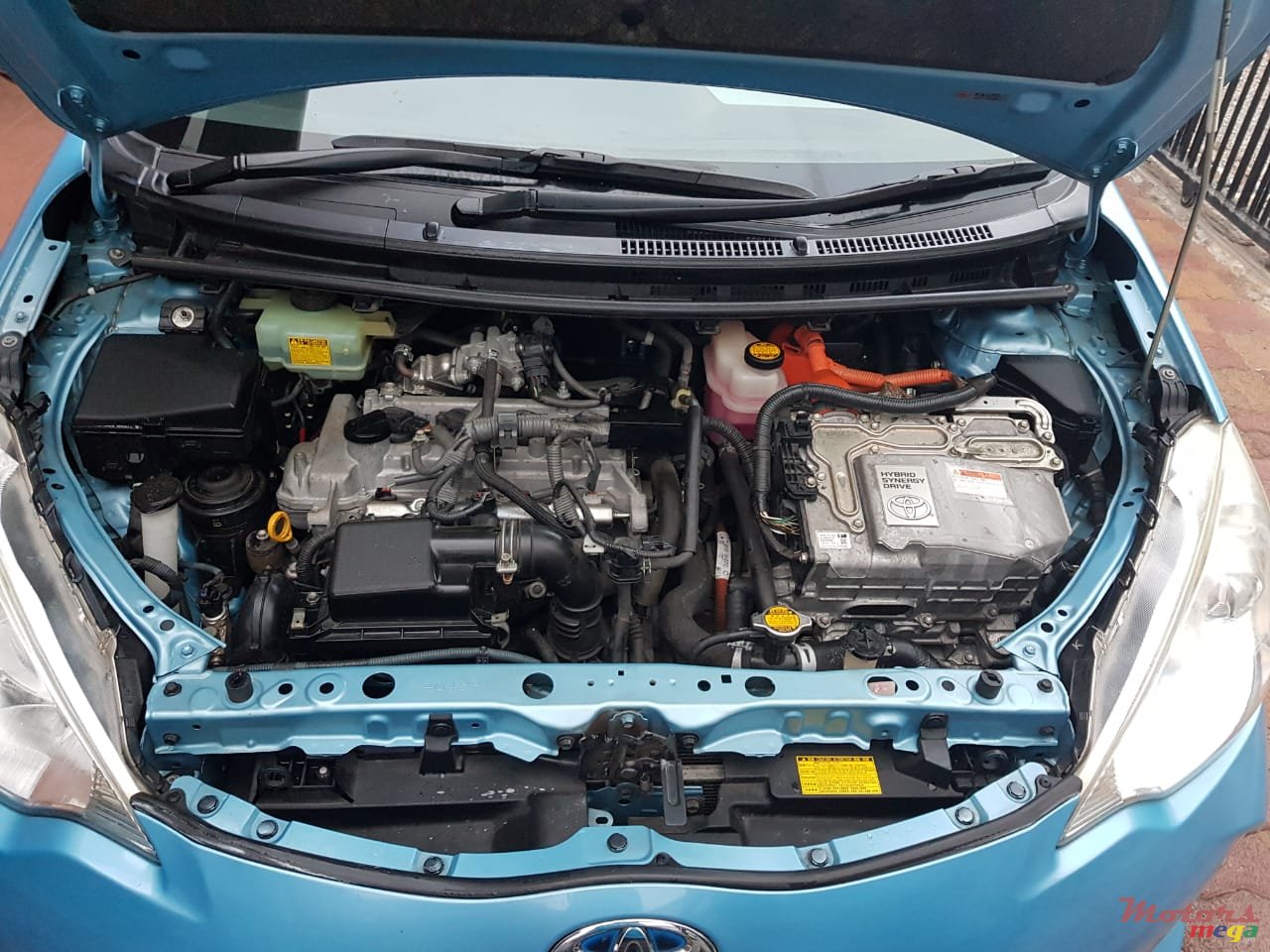 2012' Toyota Aqua photo #2