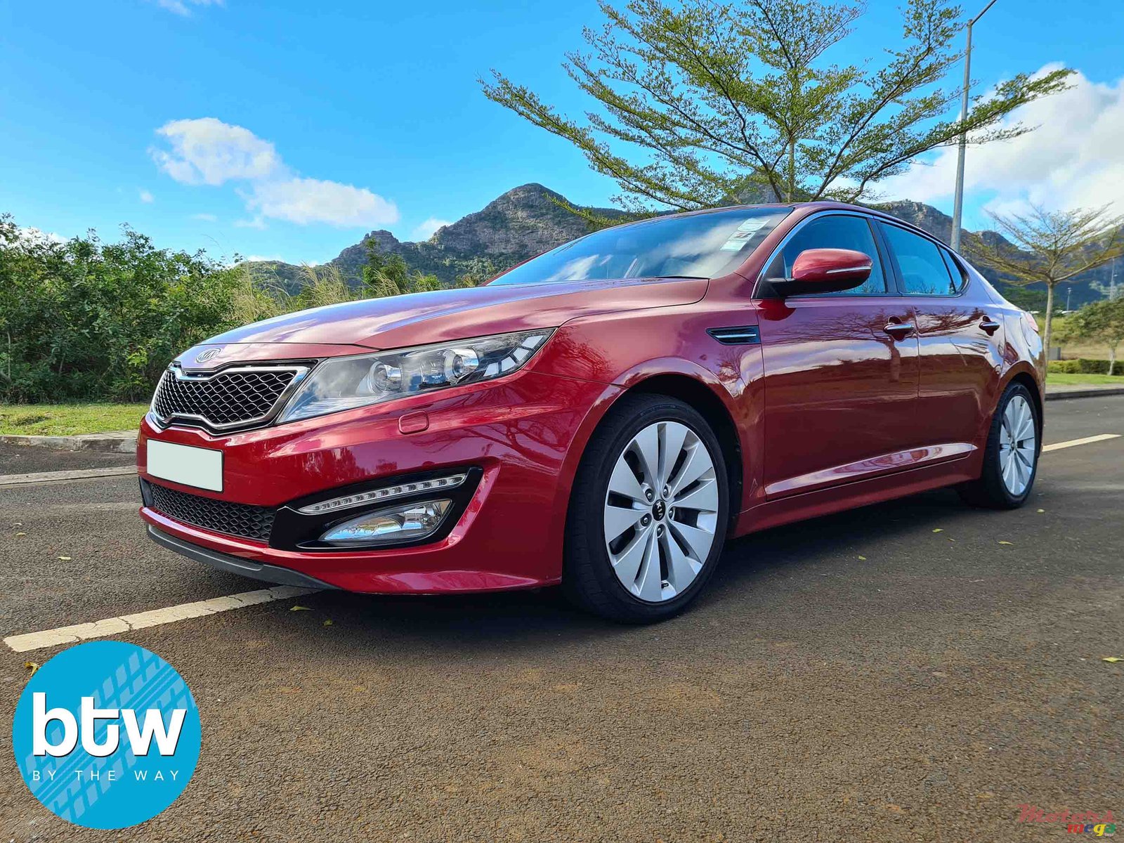 2012' Kia Optima photo #2