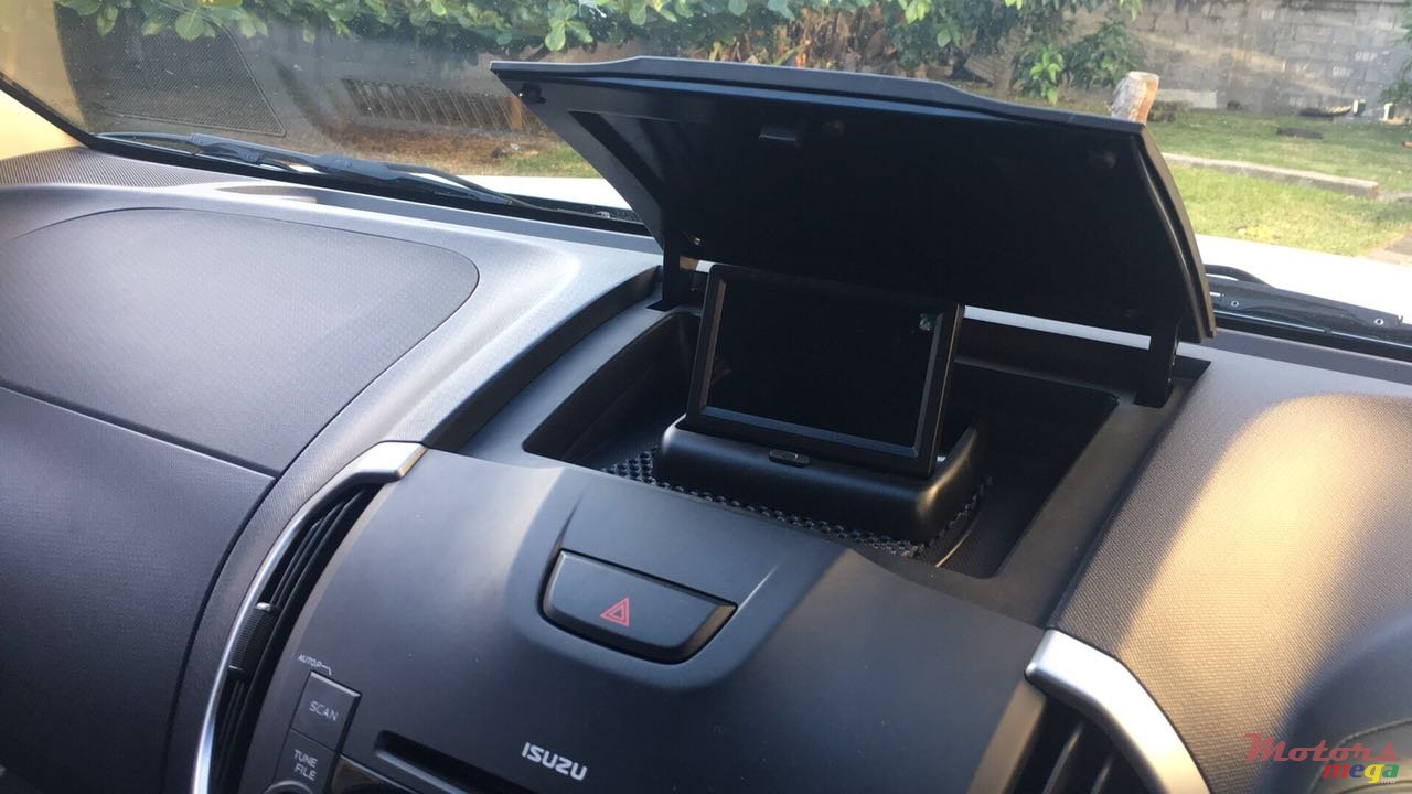 2016' Isuzu D-Max photo #3