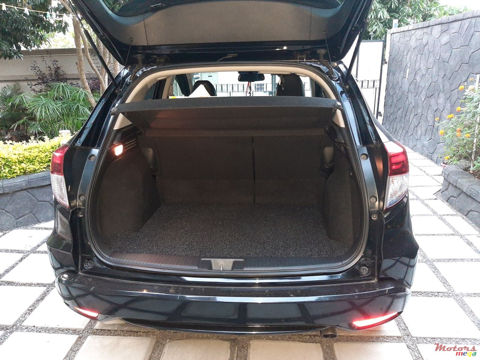 2014' Honda HR-V Vezel Z photo #6