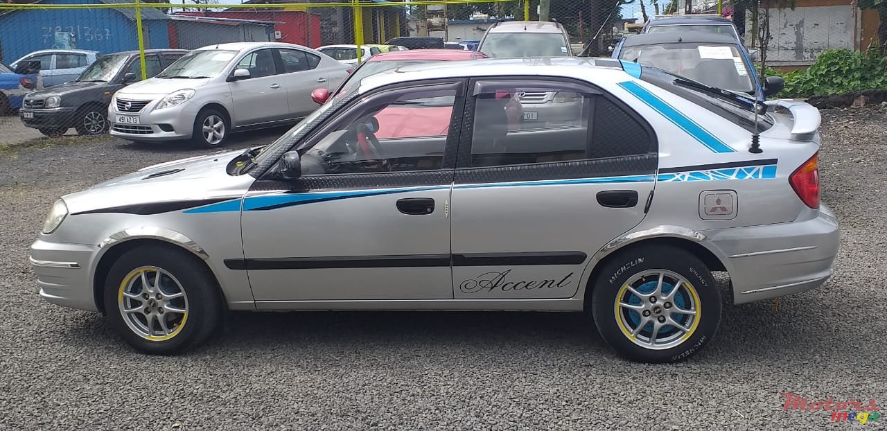 2004' Hyundai Accent photo #3