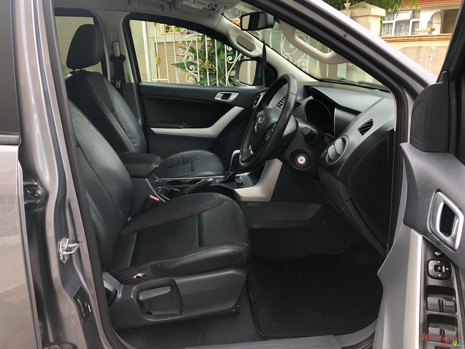 2015' Mazda BT50 4x4 3.2 photo #5