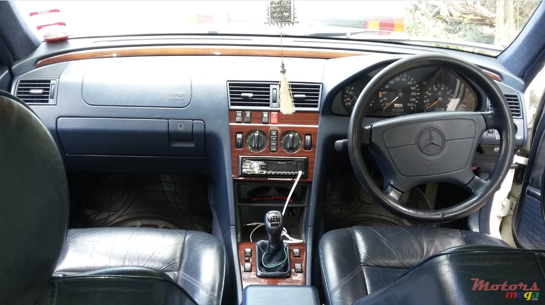 1995' Mercedes-Benz C 200 photo #5