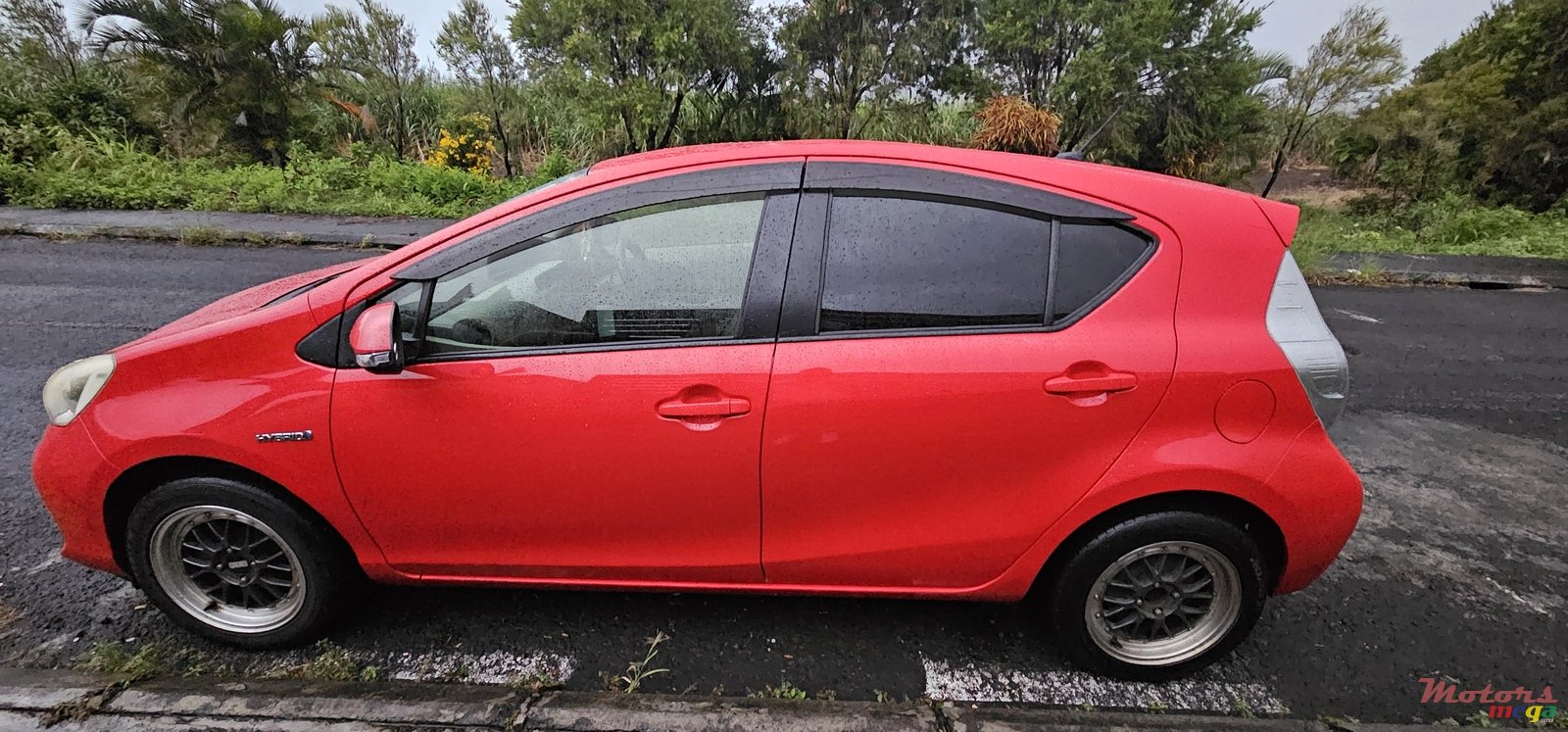 2012' Toyota Aqua photo #1