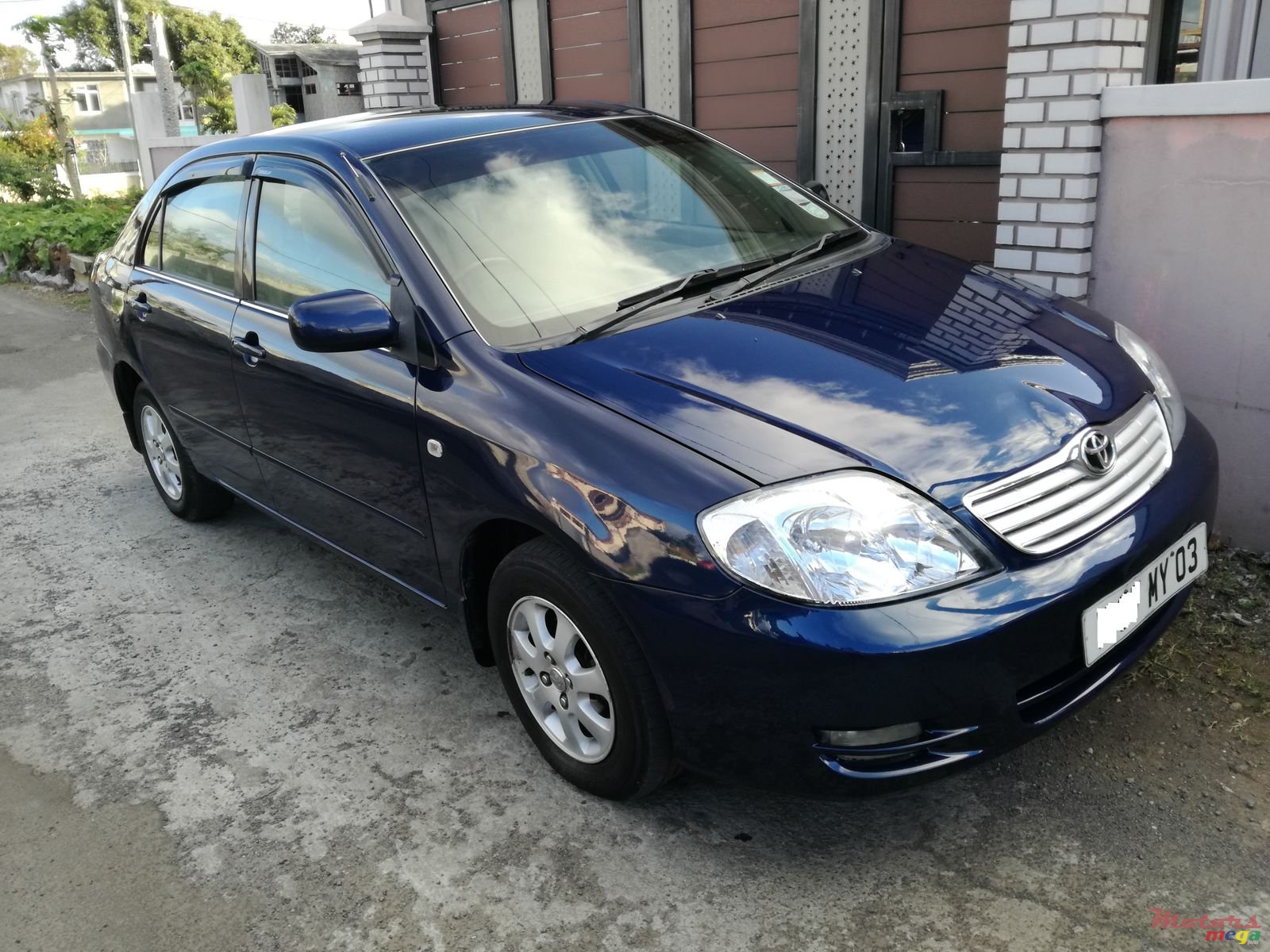 2003' Toyota Corolla NZE GLI photo #2