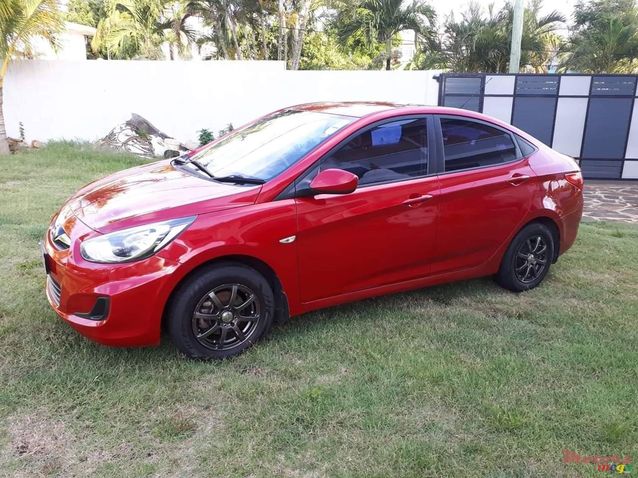 2013' Hyundai Accent photo #1