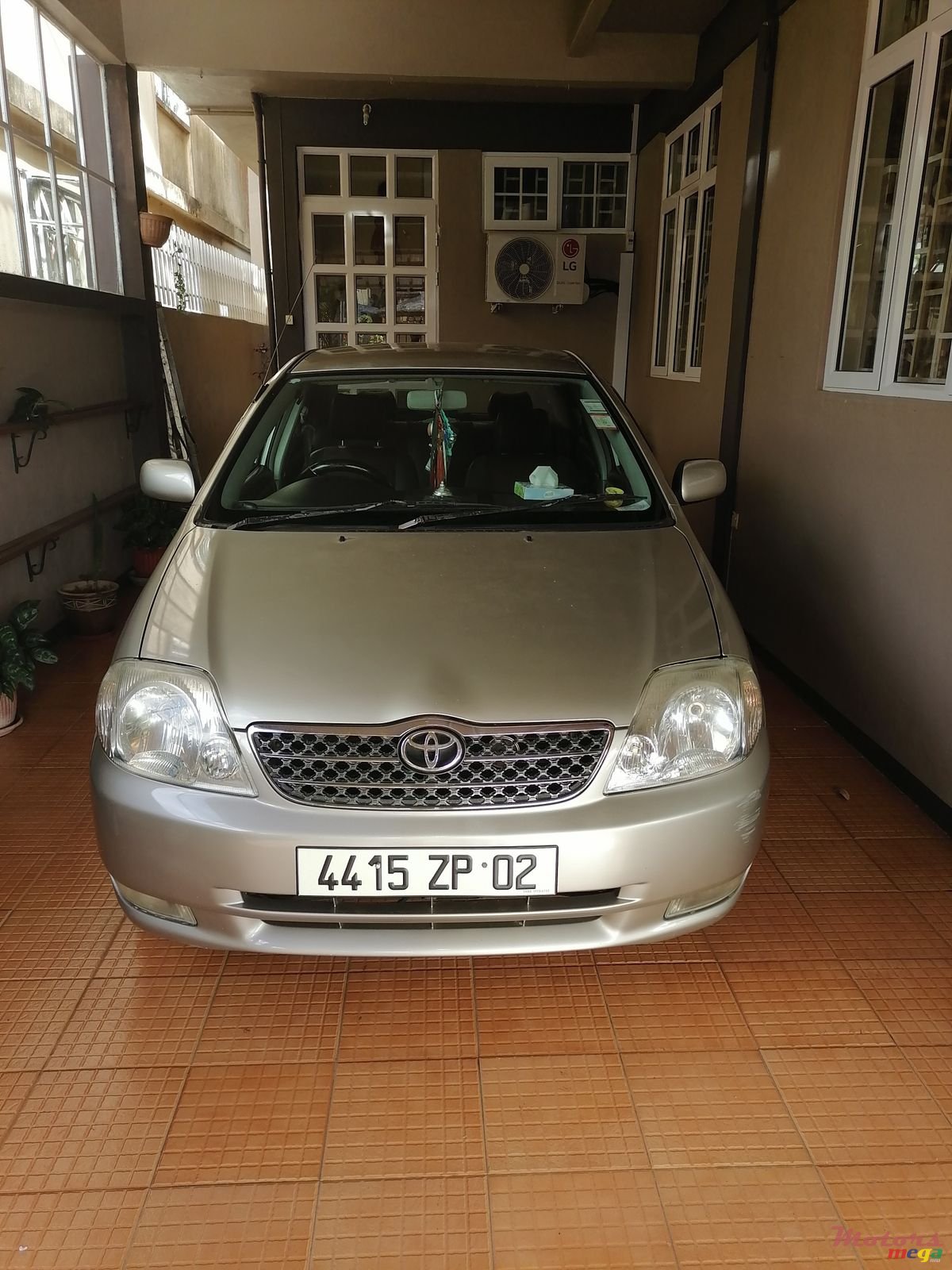 2002' Toyota Corolla photo #2