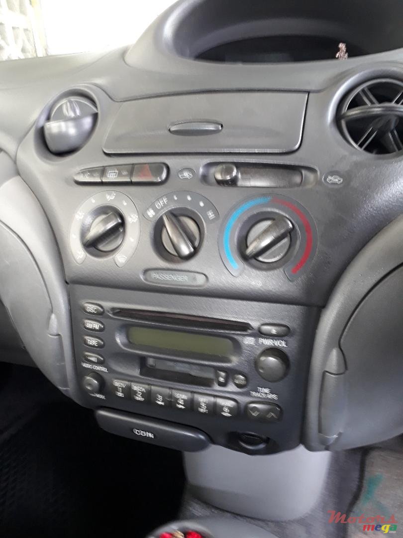 2000' Toyota Vitz no photo #7