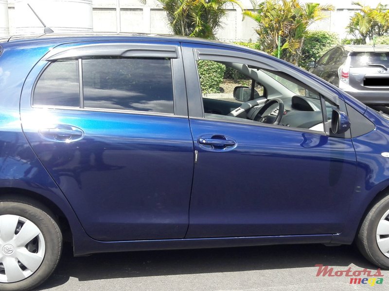 2006' Toyota Vitz photo #3