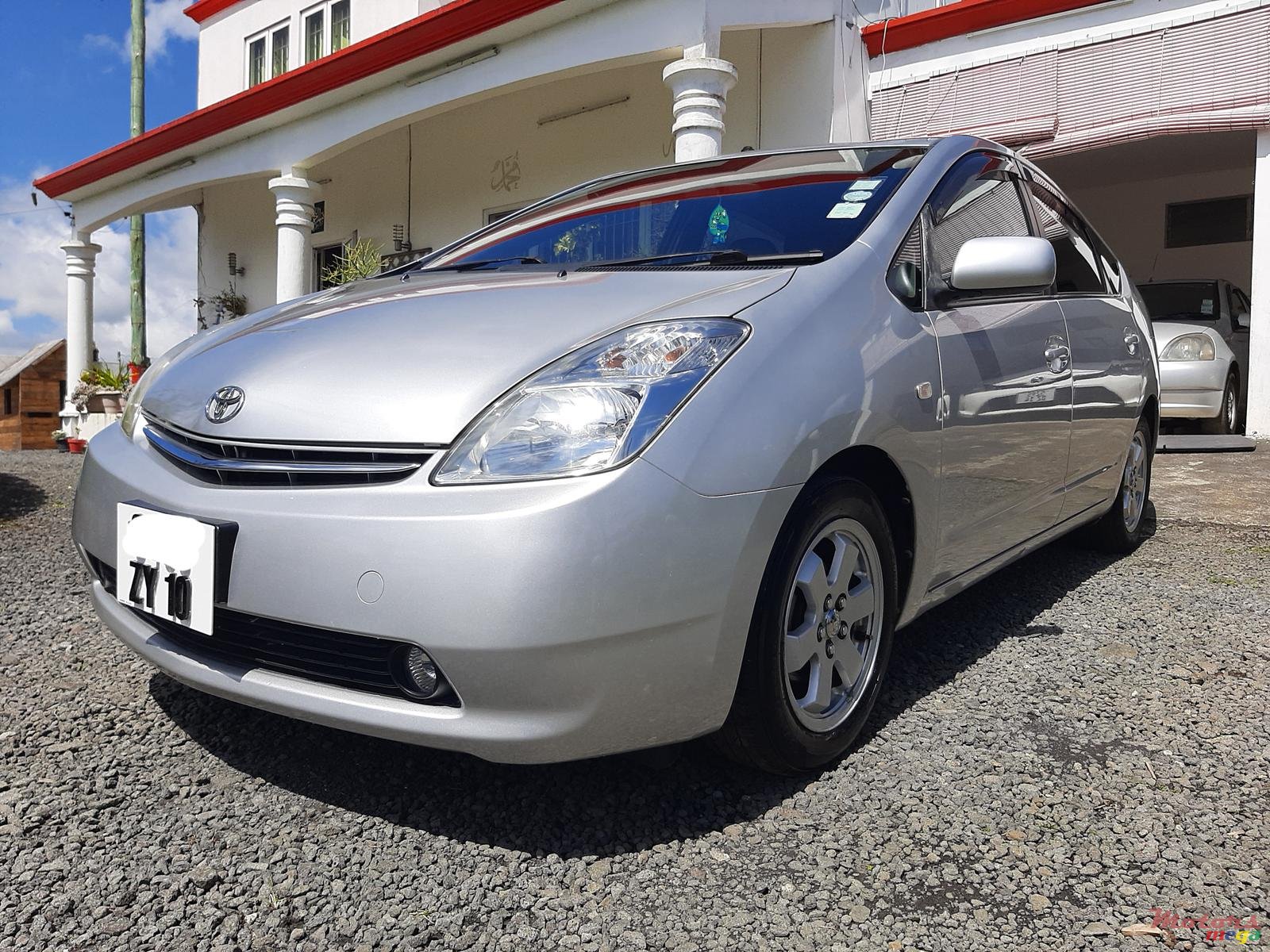 2010' Toyota Prius photo #1