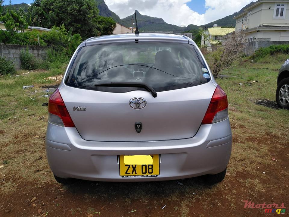 2008' Toyota Vitz photo #4