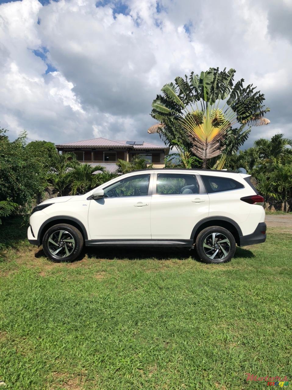 2018' Toyota Rush photo #3