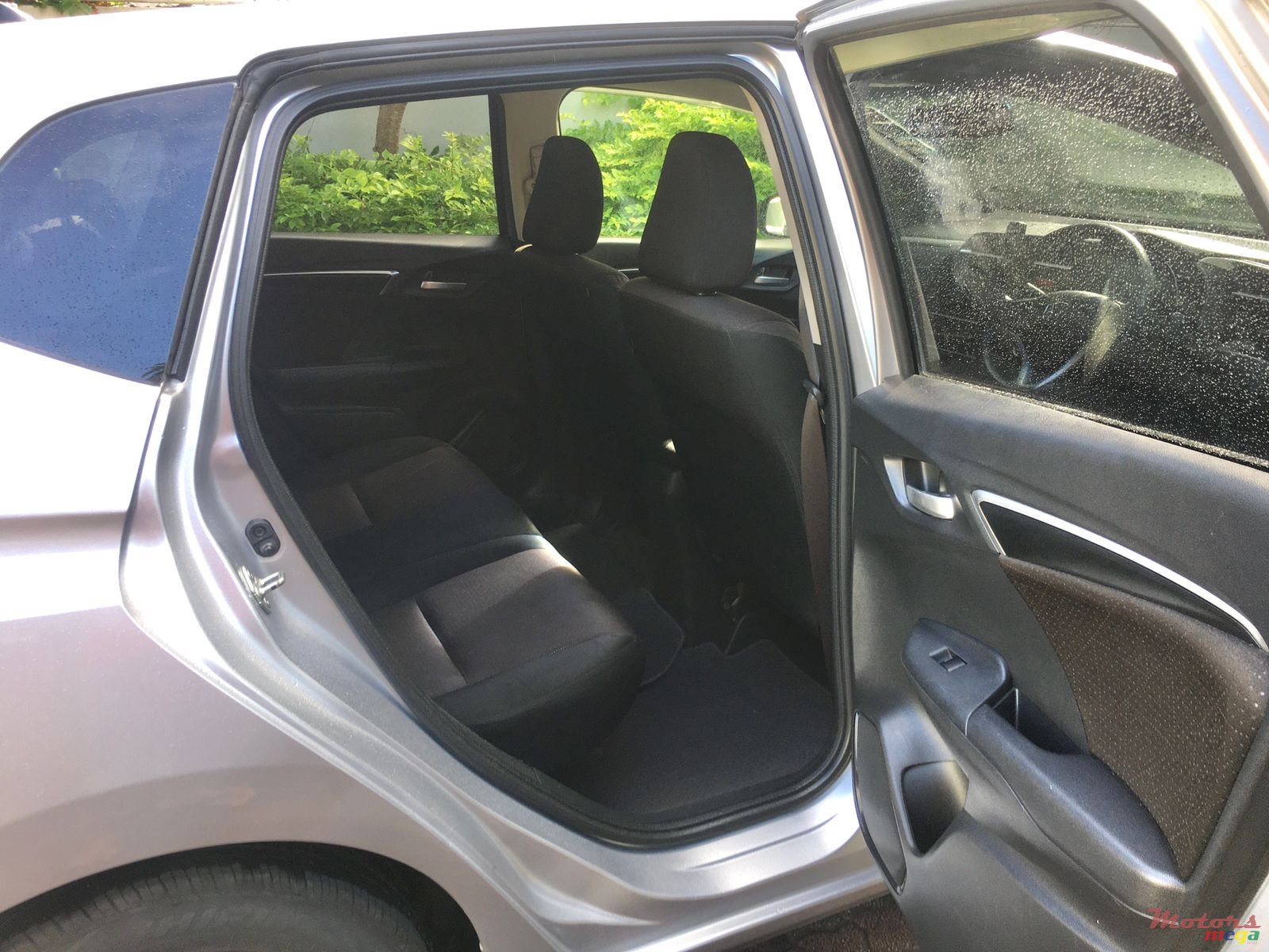 2014' Honda Fit Hybrid photo #4