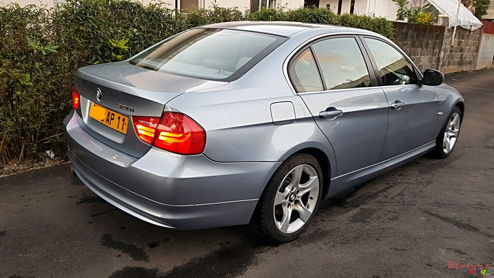 2011' BMW 320i EDITION photo #5