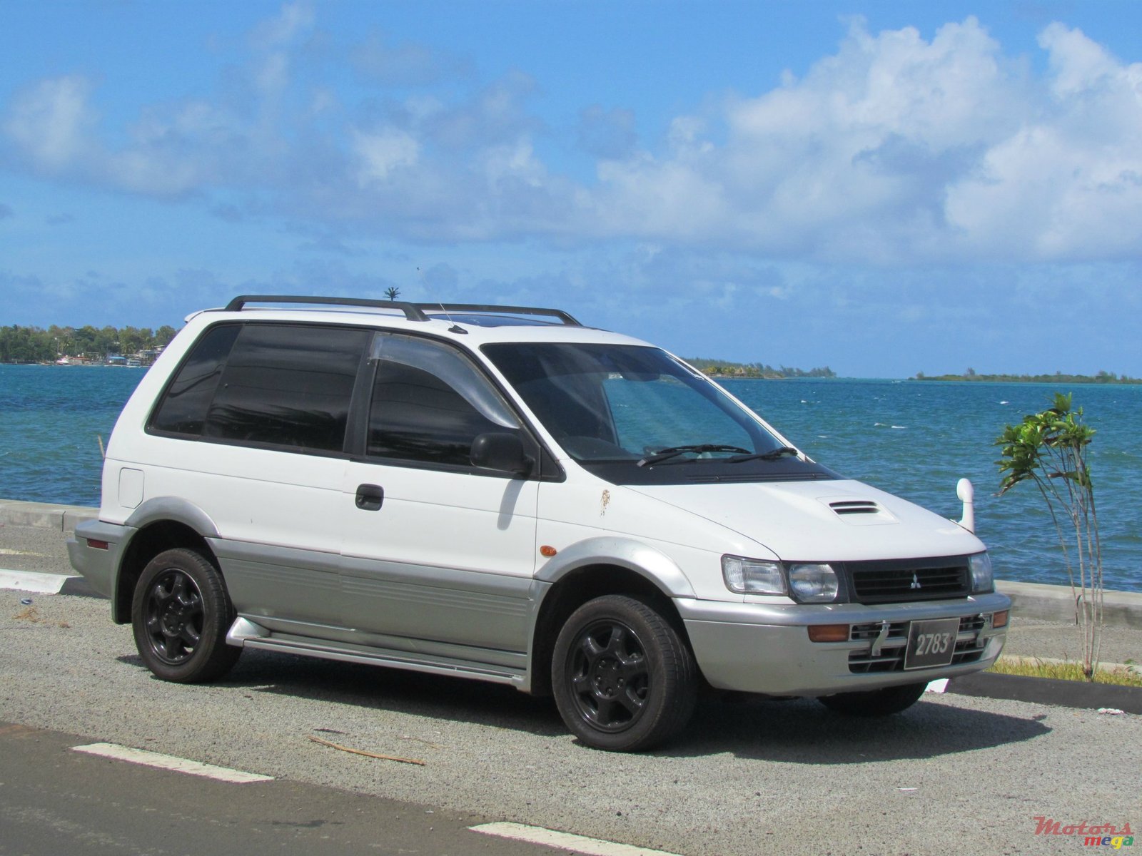 1995' Mitsubishi RVR photo #2