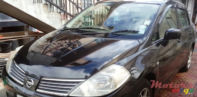 2005' Nissan Tiida photo #2