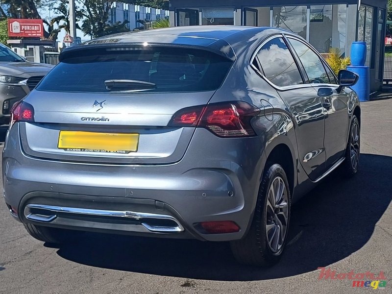 2011' Citroen DS4 photo #4